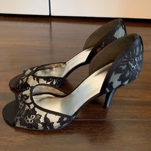 Stuart Weitzman TheWeb